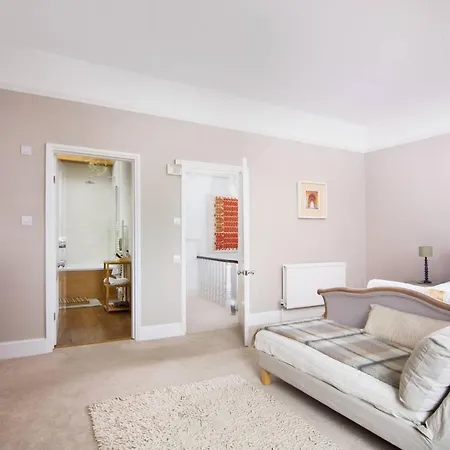 Designer House W/ Gardens, Orangery & Parking 2bed *