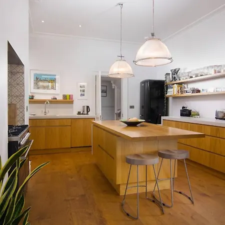 Designer House W/ Gardens, Orangery & Parking 2bed Bristol