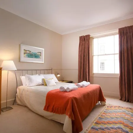 Designer House W/ Gardens, Orangery & Parking 2bed *