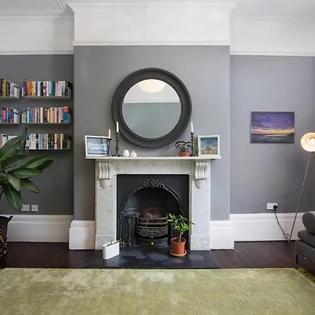 Designer House W/ Gardens, Orangery & Parking 2bed