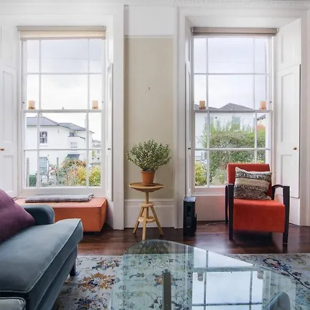 Designer House W/ Gardens, Orangery & Parking 2bed Bristol