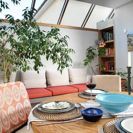 Designer House W/ Gardens, Orangery & Parking 2bed * Бристоль