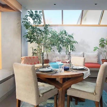Designer House W/ Gardens, Orangery & Parking 2bed Bristol